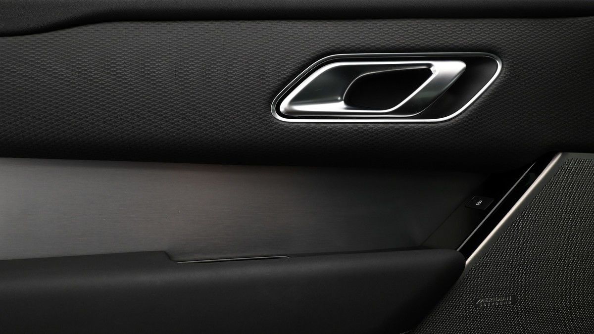Land Rover Range Rover Velar Image 13