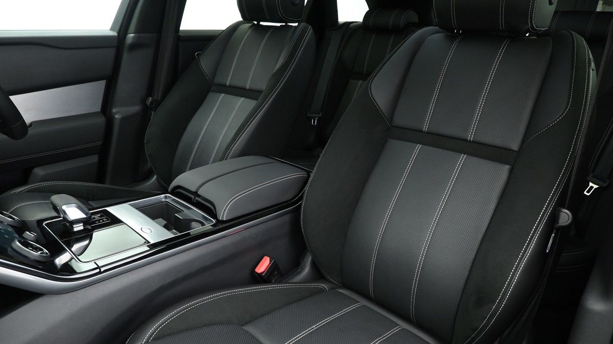 Land Rover Range Rover Velar Image 4