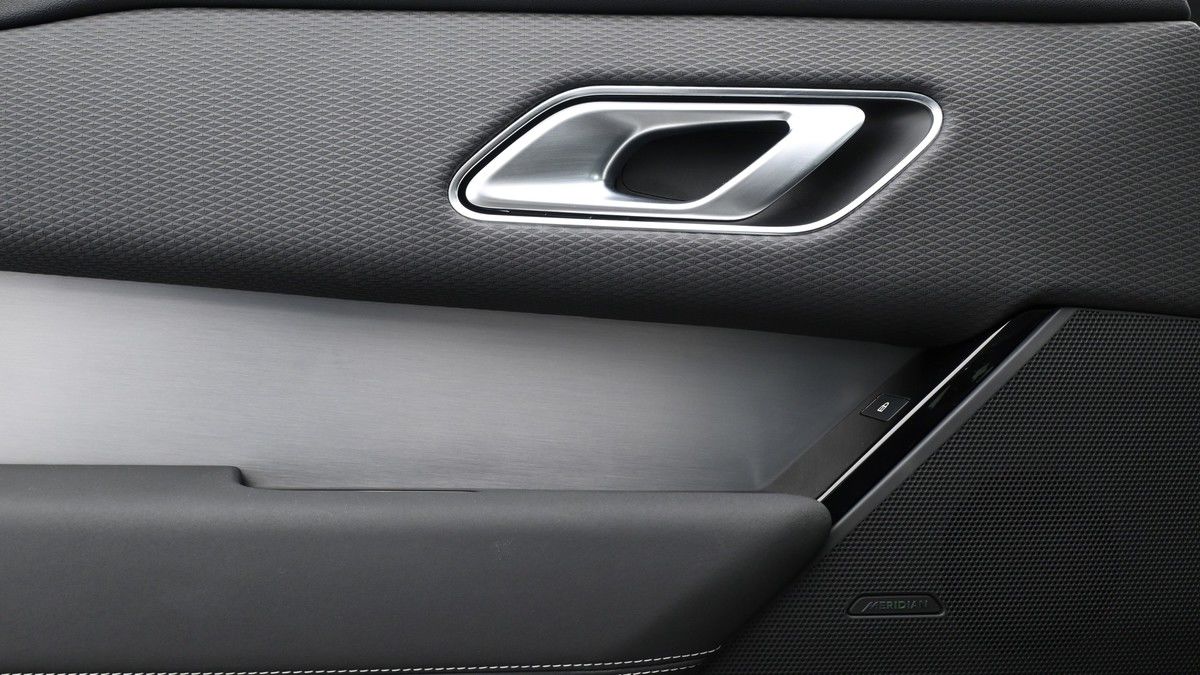 Land Rover Range Rover Velar Image 13