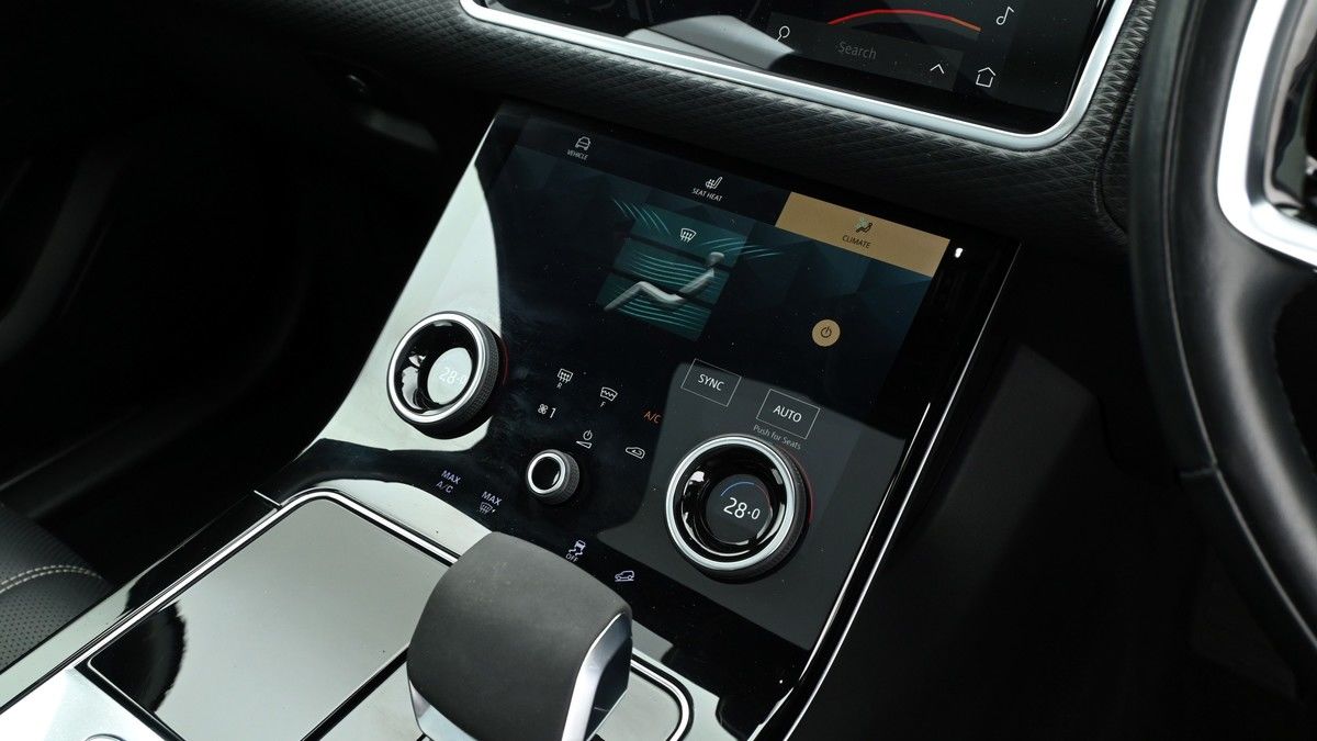 Land Rover Range Rover Velar Image 12