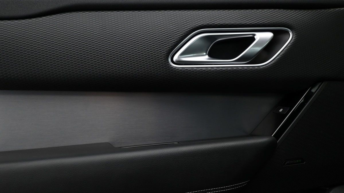 Land Rover Range Rover Velar Image 13