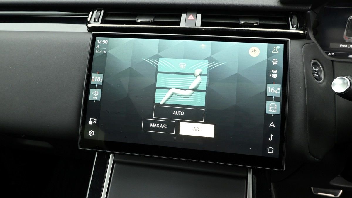 Land Rover Range Rover Velar Image 12