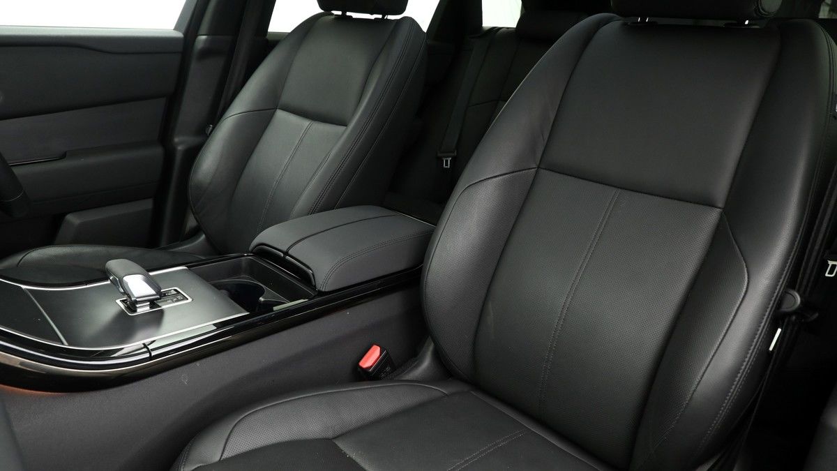 Land Rover Range Rover Velar Image 4