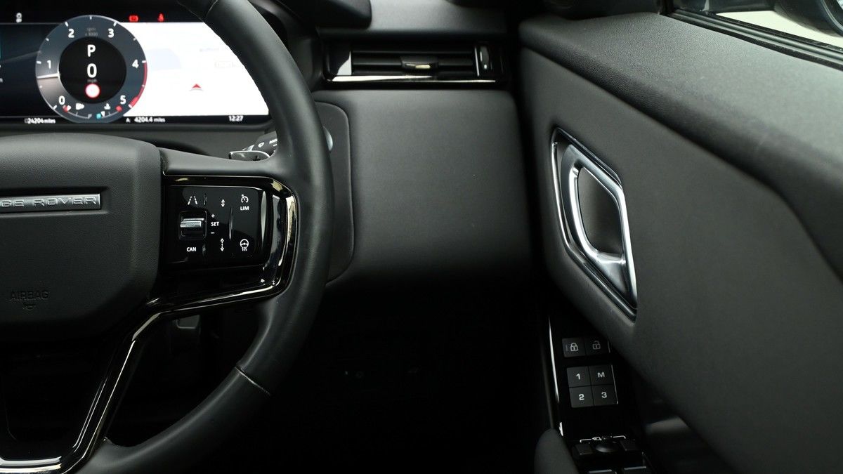Land Rover Range Rover Velar Image 16