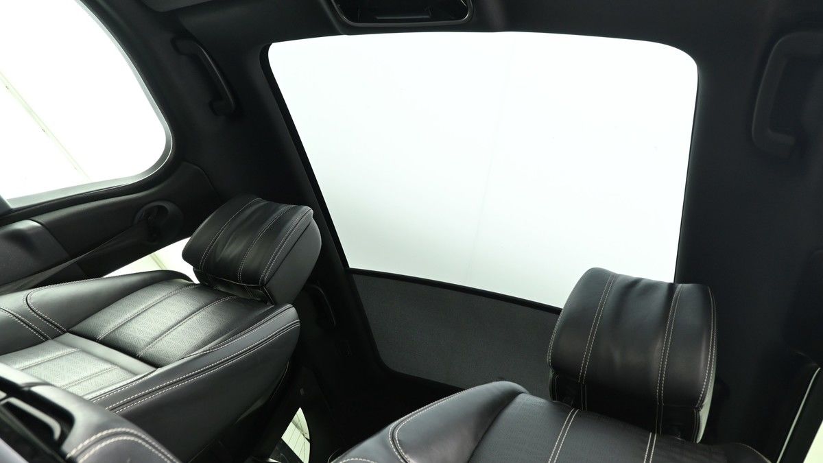 Land Rover Range Rover Velar Image 2