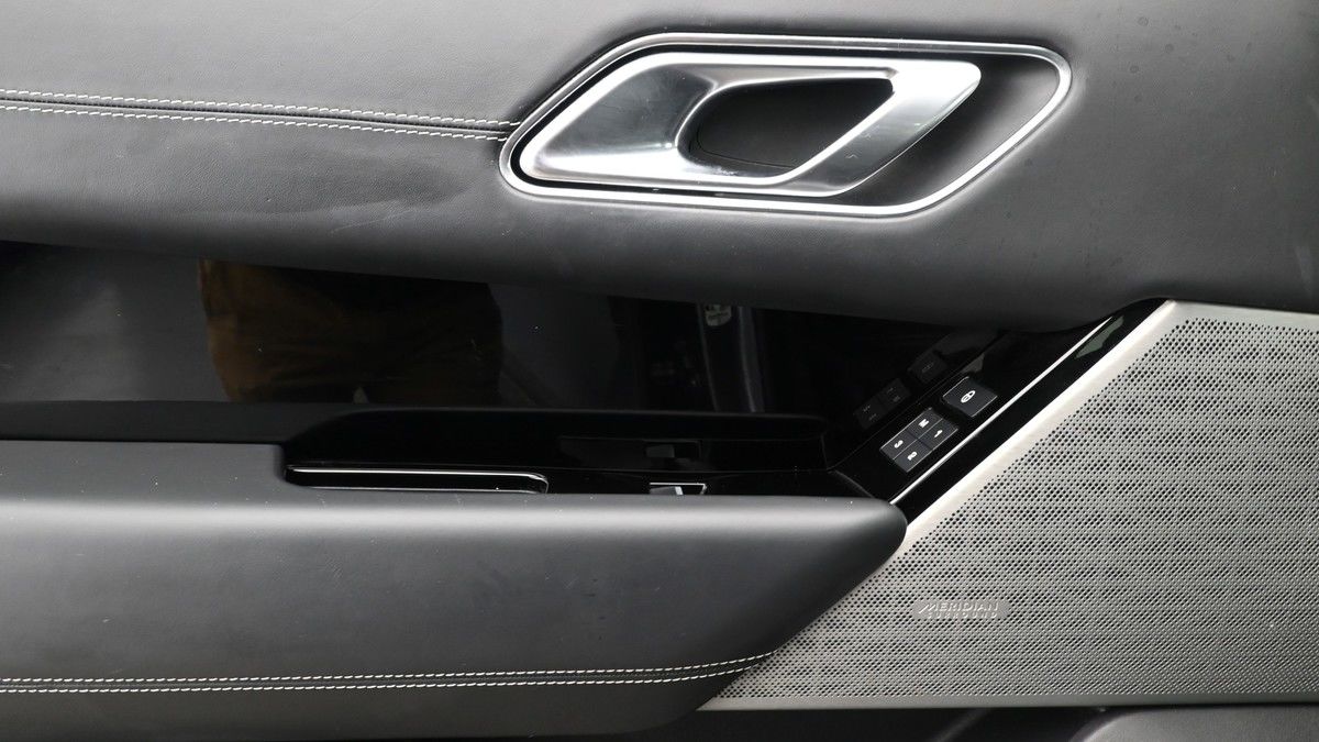 Land Rover Range Rover Velar Image 13