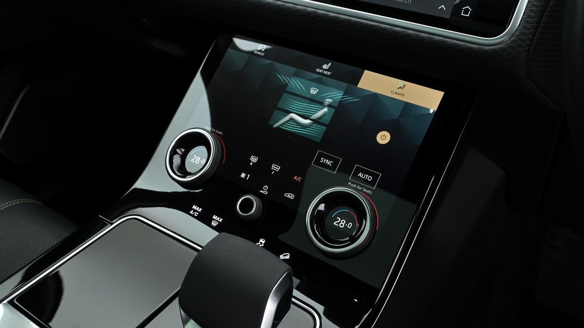 Land Rover Range Rover Velar Image 12
