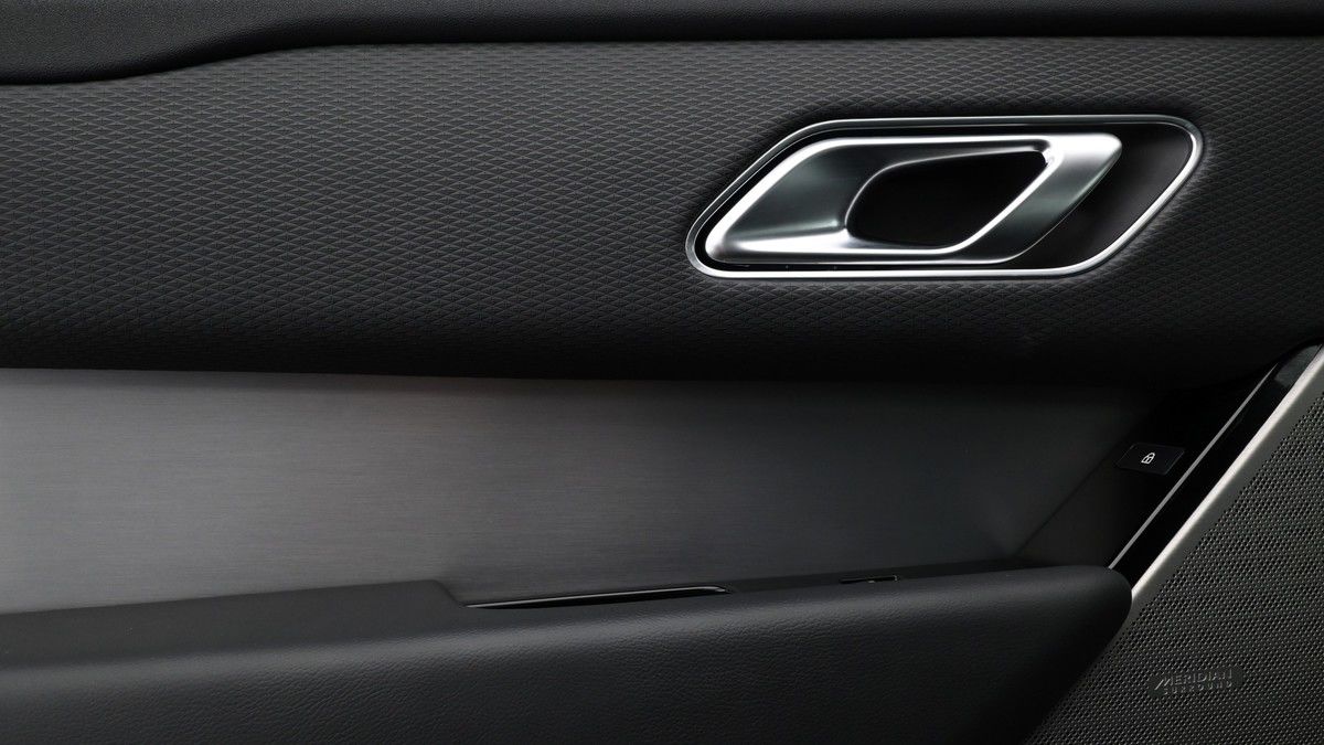 Land Rover Range Rover Velar Image 13