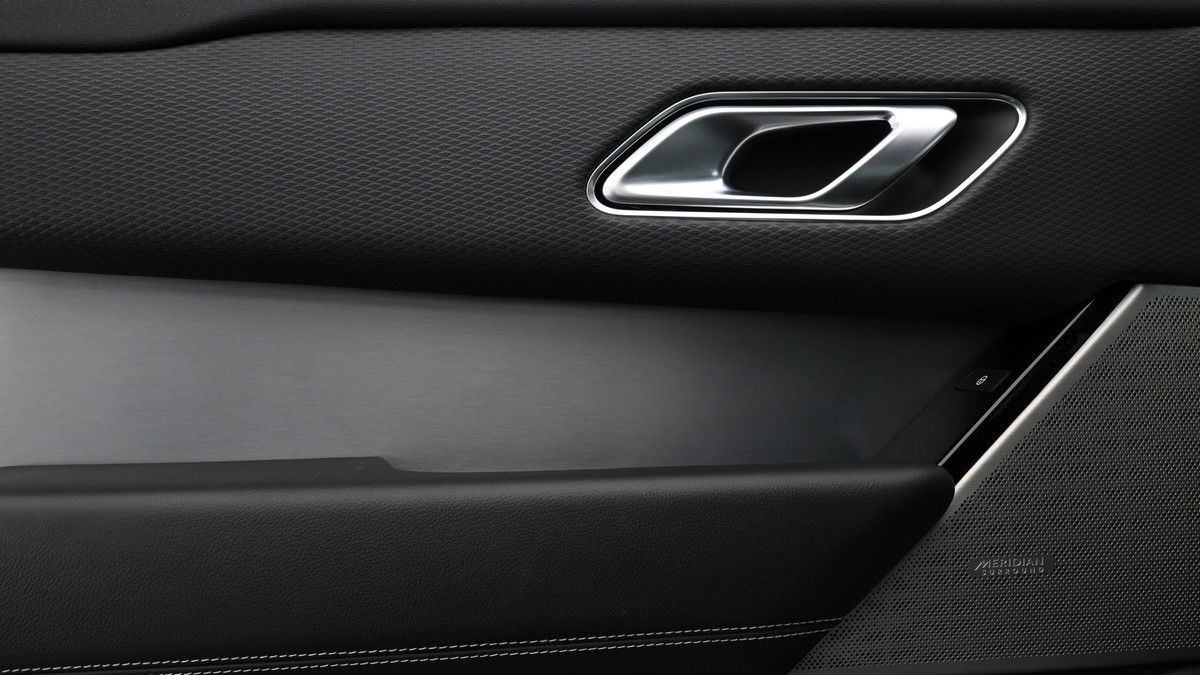Land Rover Range Rover Velar Image 12