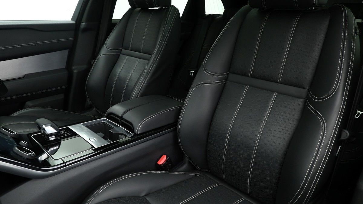 Land Rover Range Rover Velar Image 4