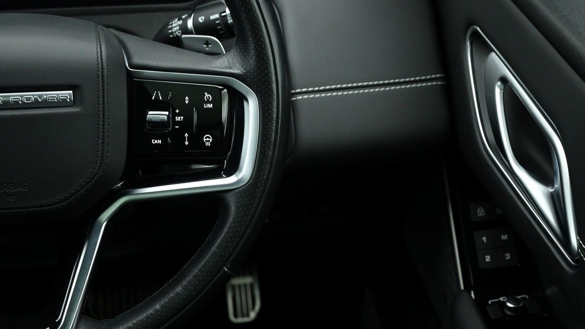Land Rover Range Rover Velar Image 16
