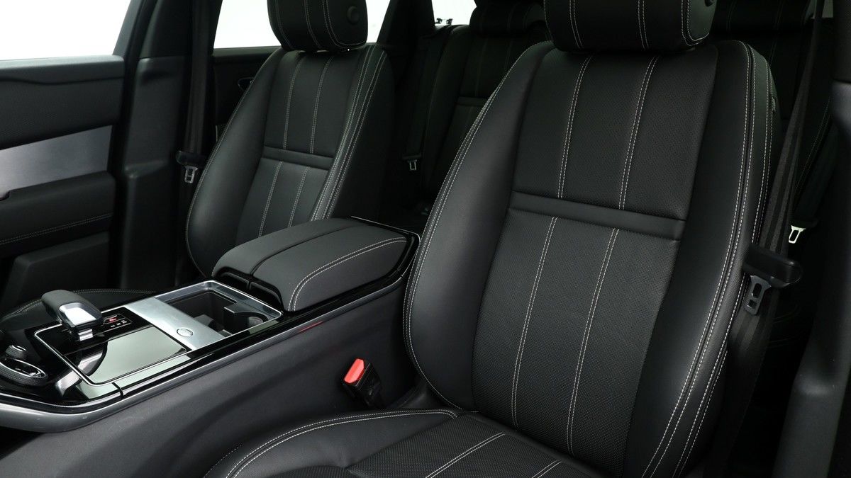 Land Rover Range Rover Velar Image 4