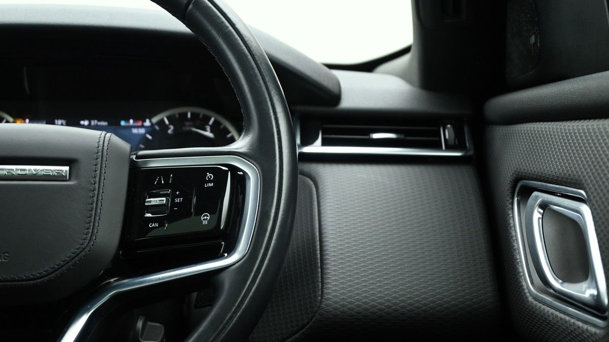 Land Rover Range Rover Velar Image 16