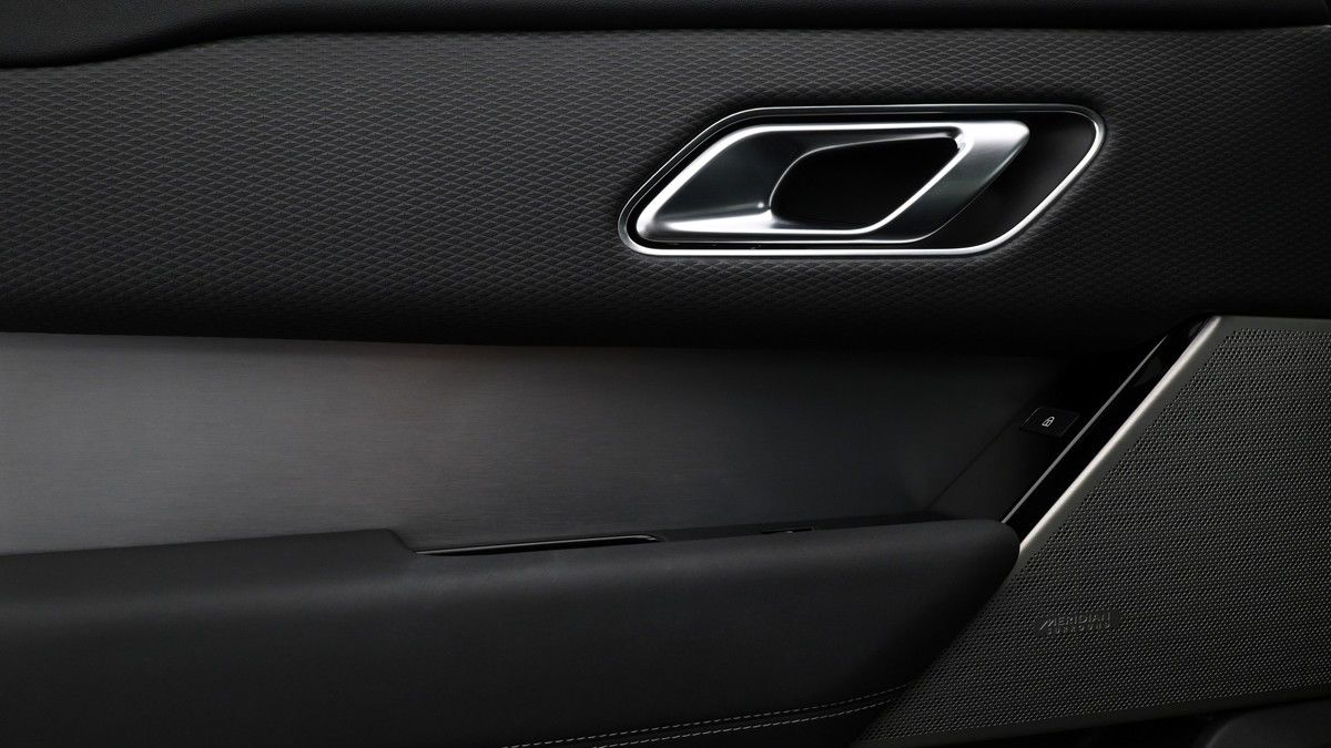 Land Rover Range Rover Velar Image 13