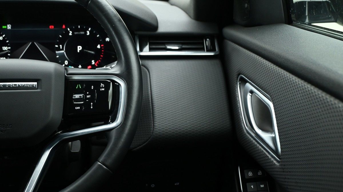 Land Rover Range Rover Velar Image 15
