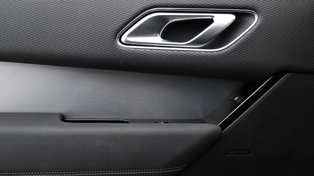 Land Rover Range Rover Velar Image 12