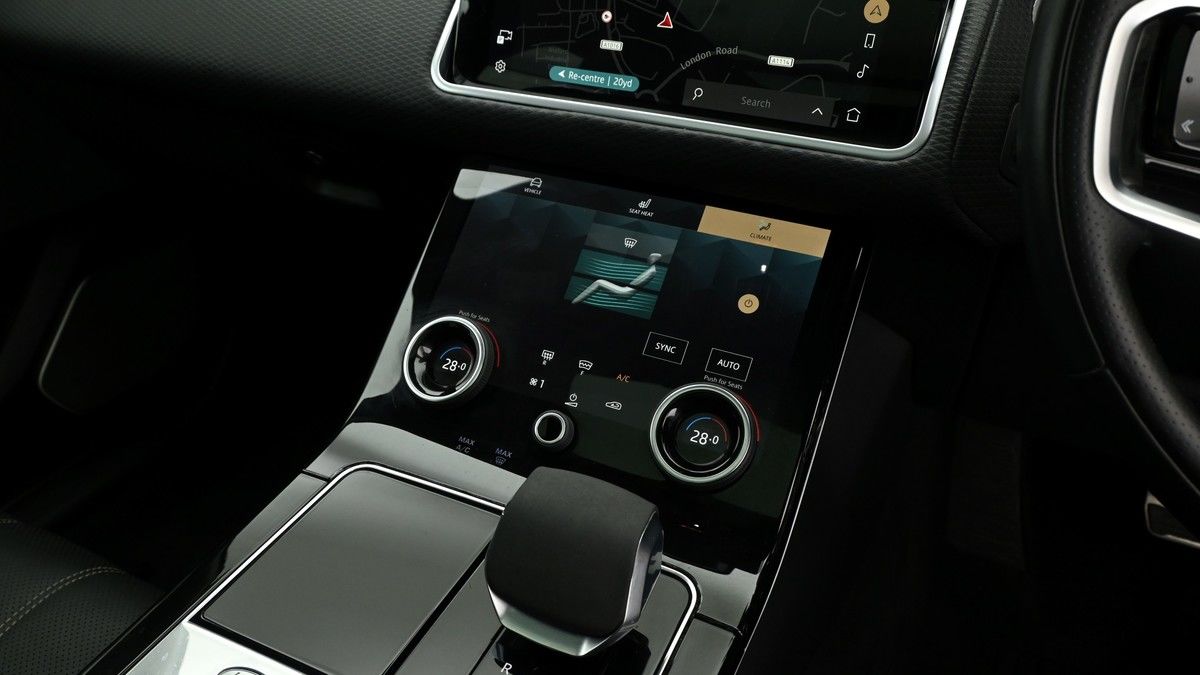Land Rover Range Rover Velar Image 12