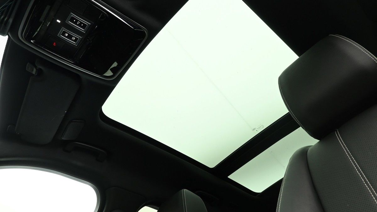 Land Rover Range Rover Velar Image 2