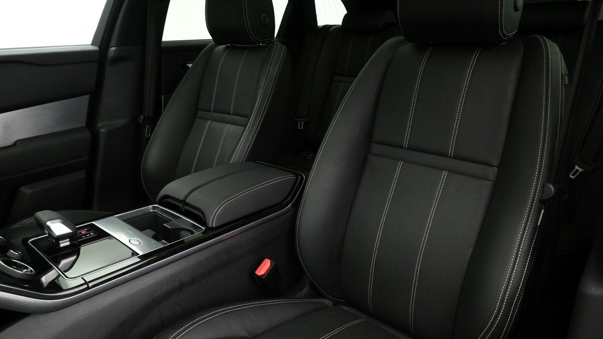Land Rover Range Rover Velar Image 4