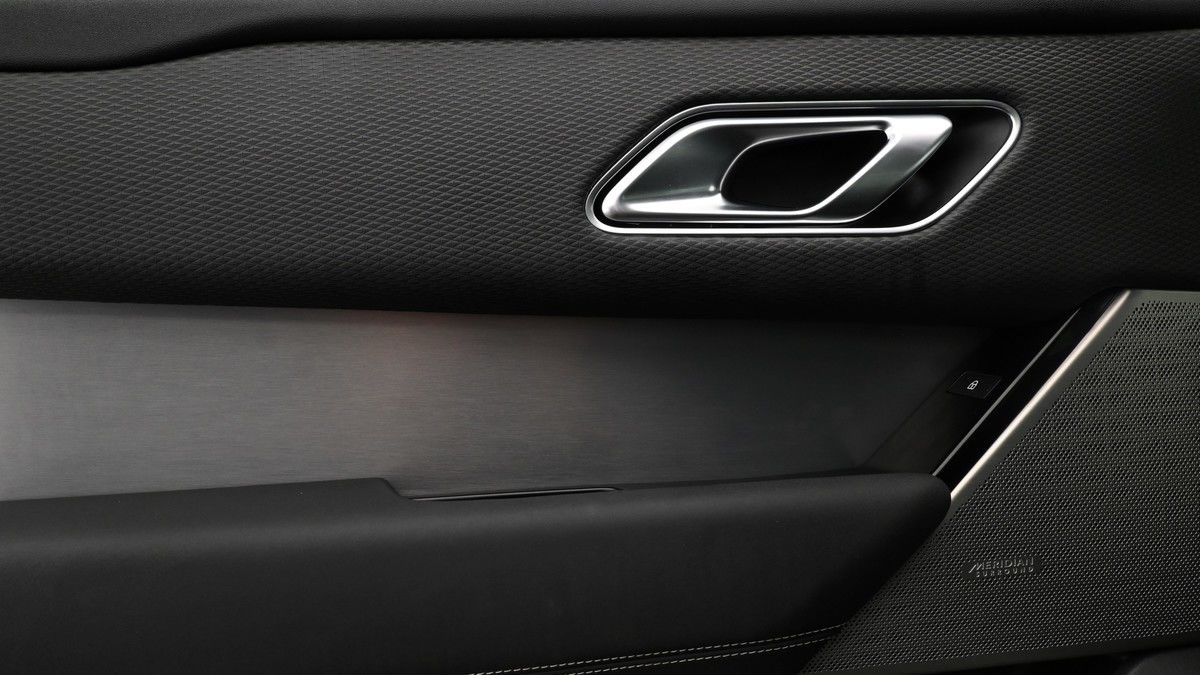 Land Rover Range Rover Velar Image 13