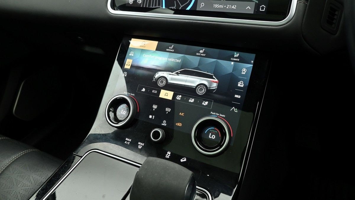 Land Rover Range Rover Velar Image 12