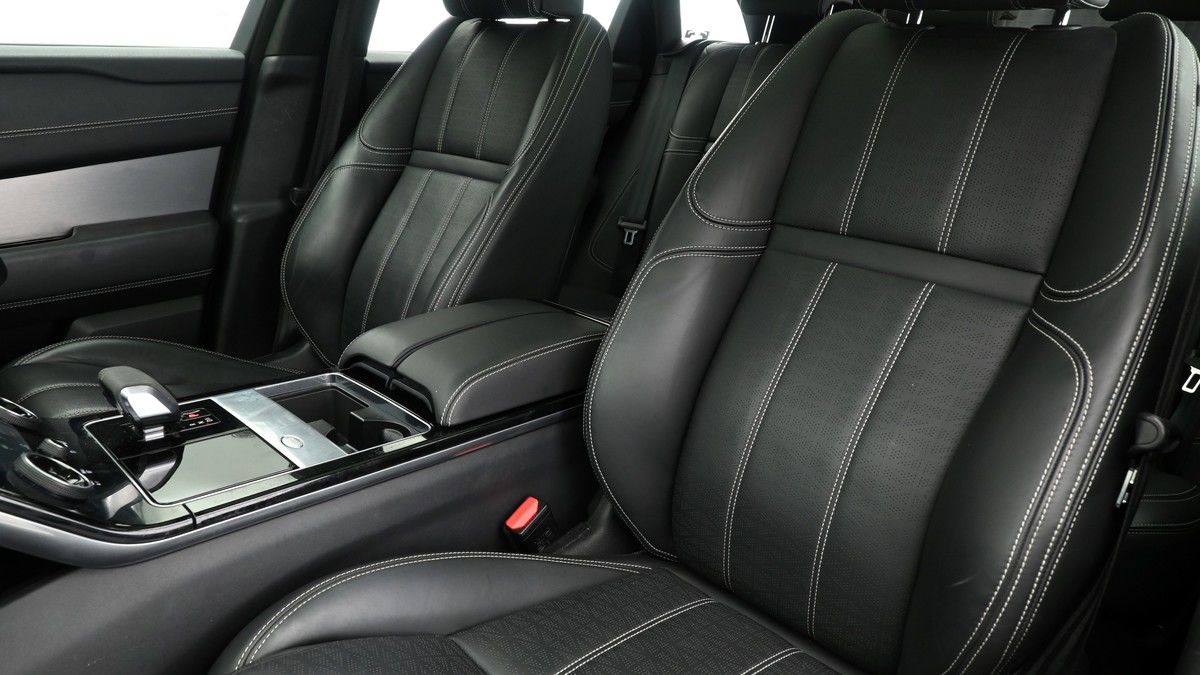 Land Rover Range Rover Velar Image 4