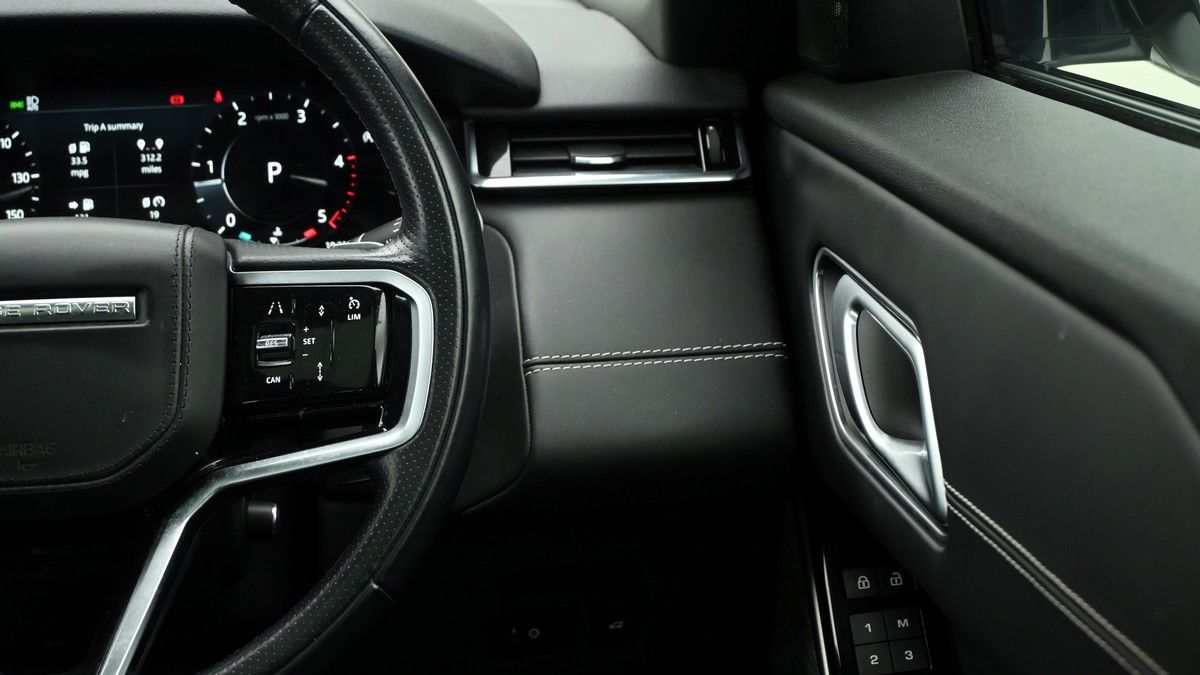 Land Rover Range Rover Velar Image 16