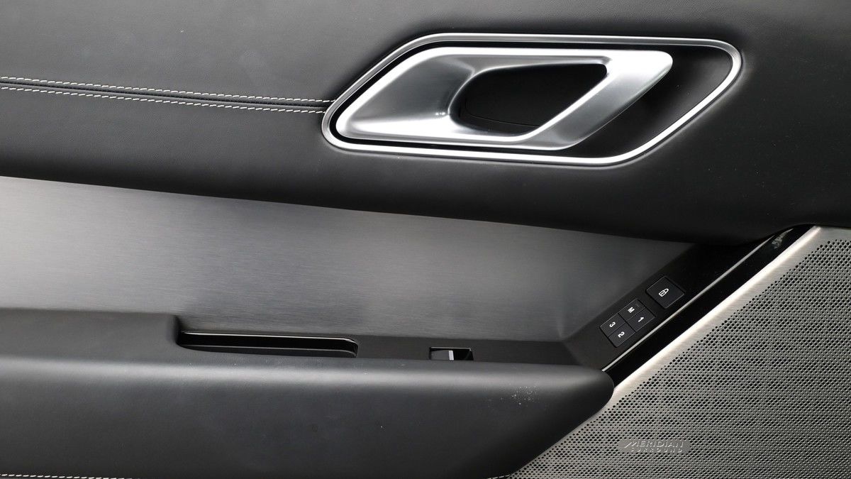 Land Rover Range Rover Velar Image 13