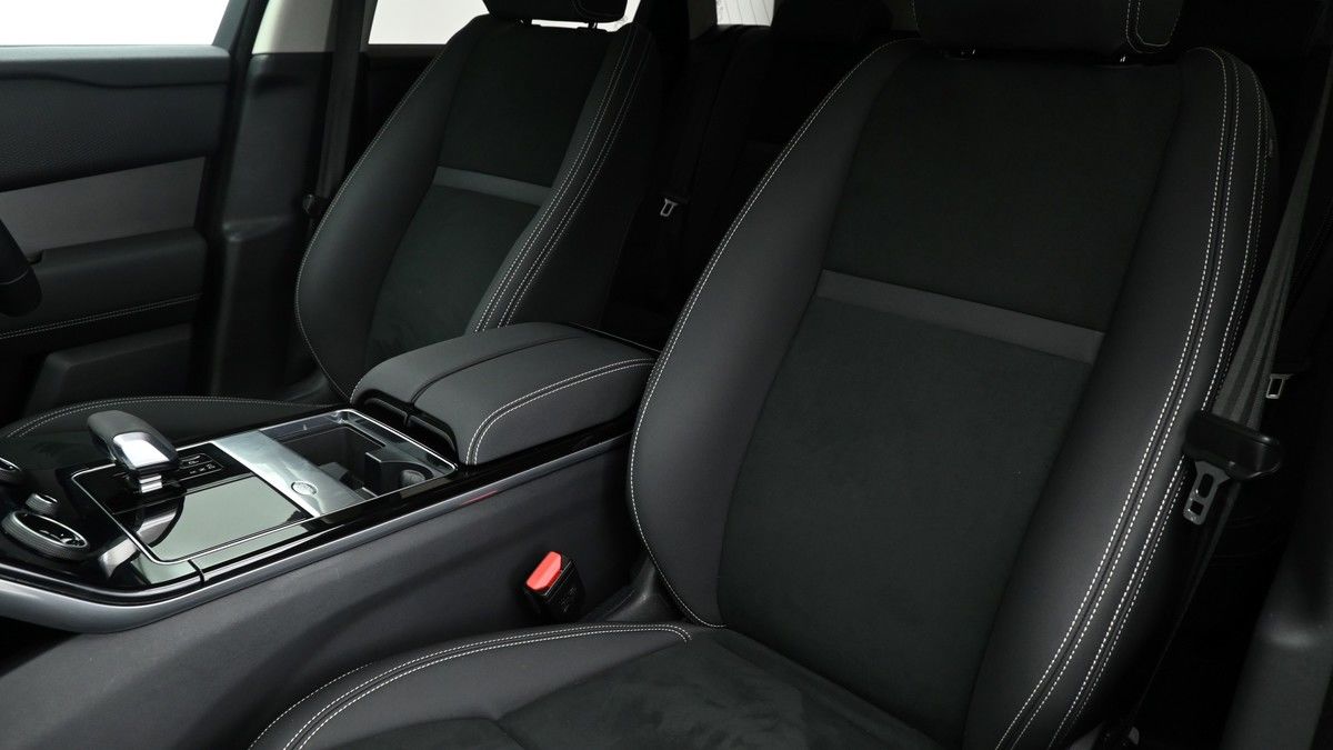 Land Rover Range Rover Velar Image 4