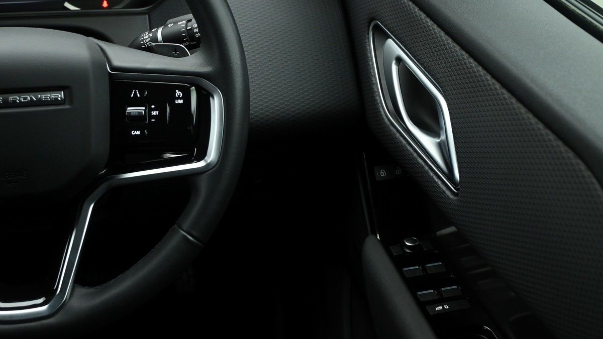 Land Rover Range Rover Velar Image 16
