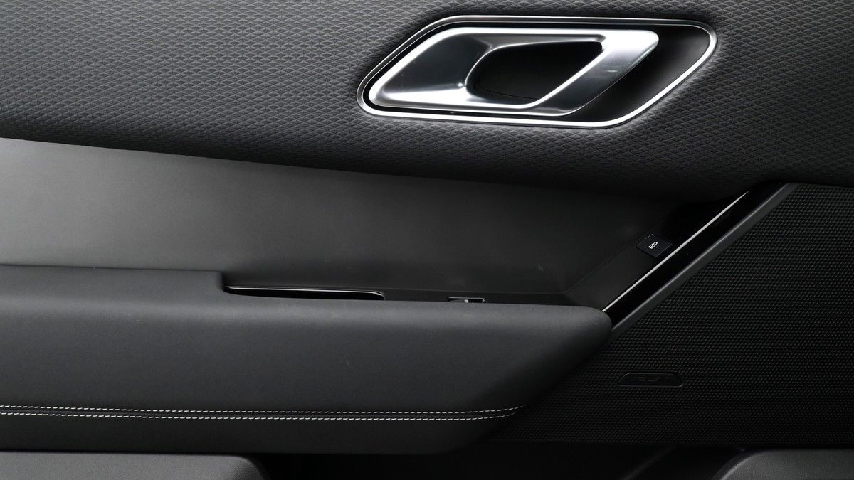 Land Rover Range Rover Velar Image 13