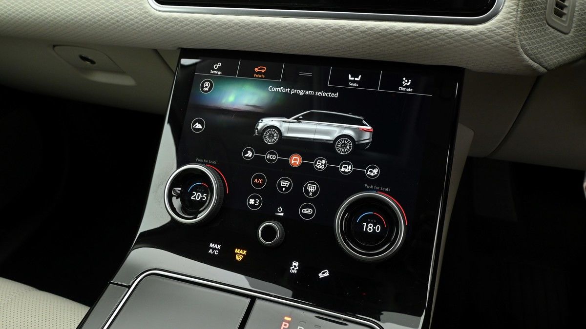 Land Rover Range Rover Velar Image 12