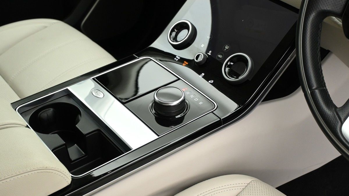 Land Rover Range Rover Velar Image 2
