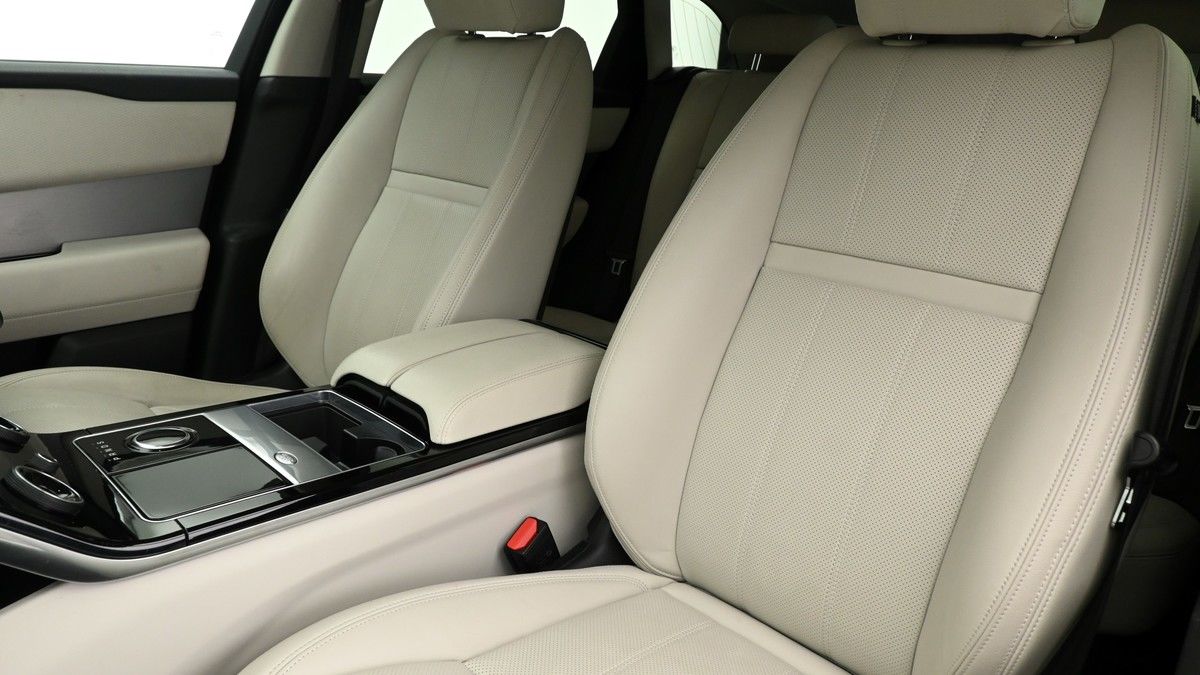 Land Rover Range Rover Velar Image 4