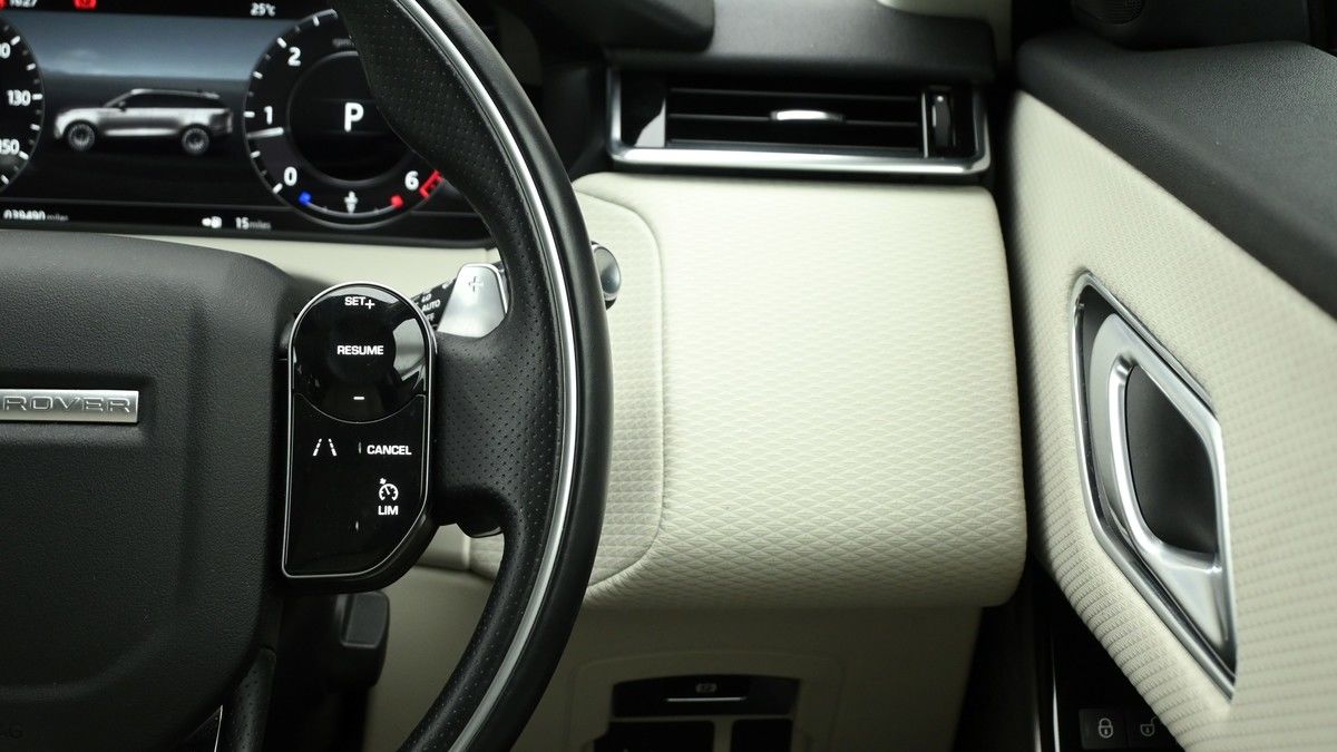 Land Rover Range Rover Velar Image 16