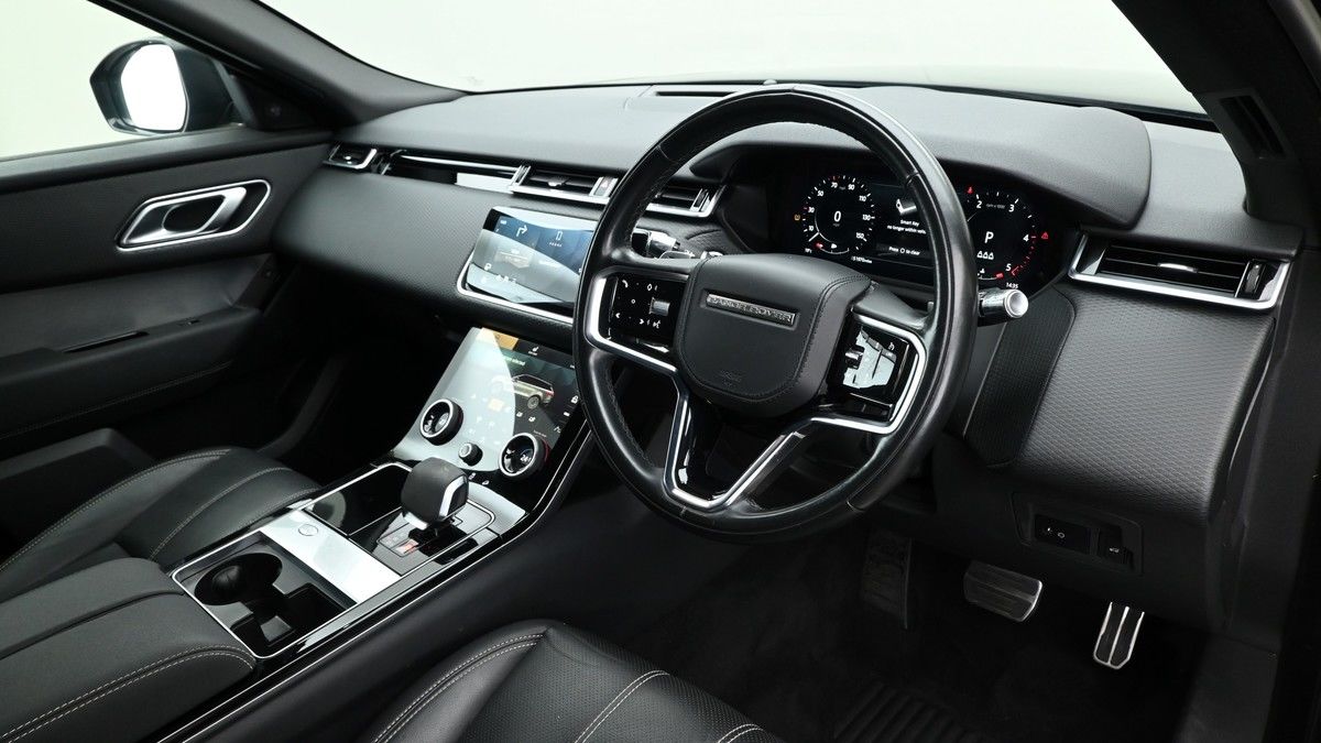 Land Rover Range Rover Velar Image 2