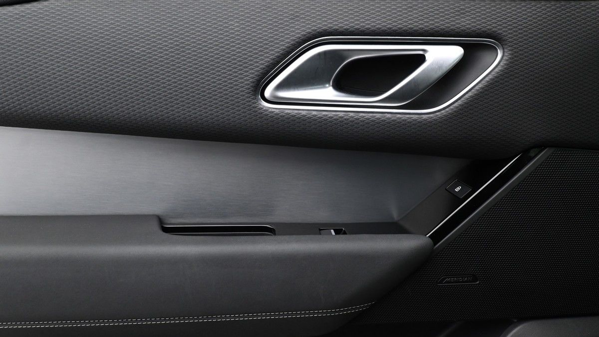 Land Rover Range Rover Velar Image 12