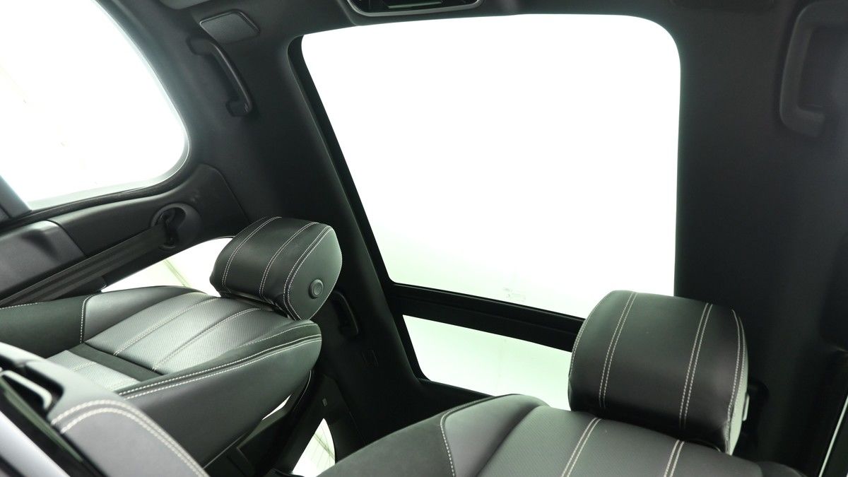 Land Rover Range Rover Velar Image 2