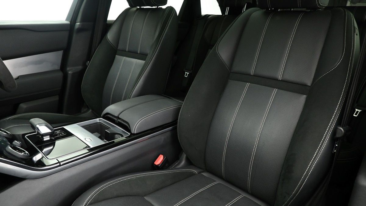 Land Rover Range Rover Velar Image 4
