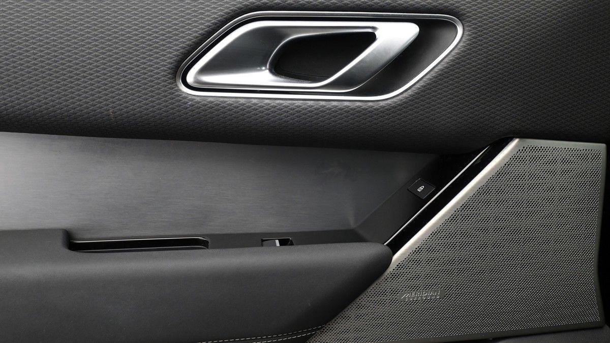 Land Rover Range Rover Velar Image 13