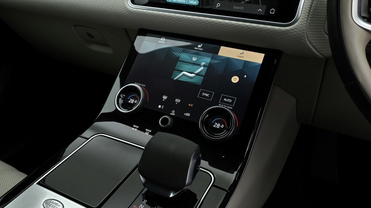 Land Rover Range Rover Velar Image 11