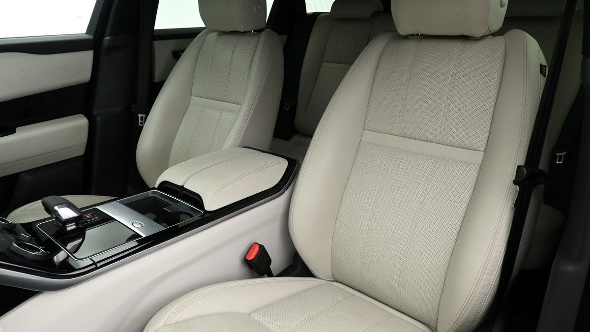 Land Rover Range Rover Velar Image 3