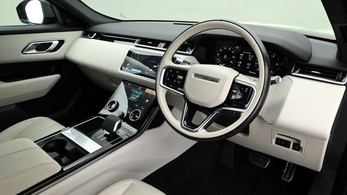 Land Rover Range Rover Velar Image 2