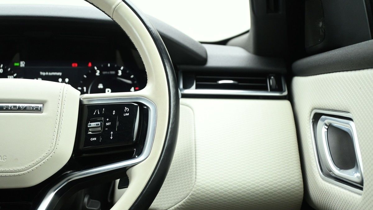 Land Rover Range Rover Velar Image 15
