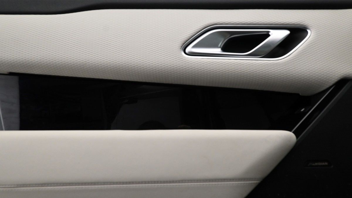 Land Rover Range Rover Velar Image 12