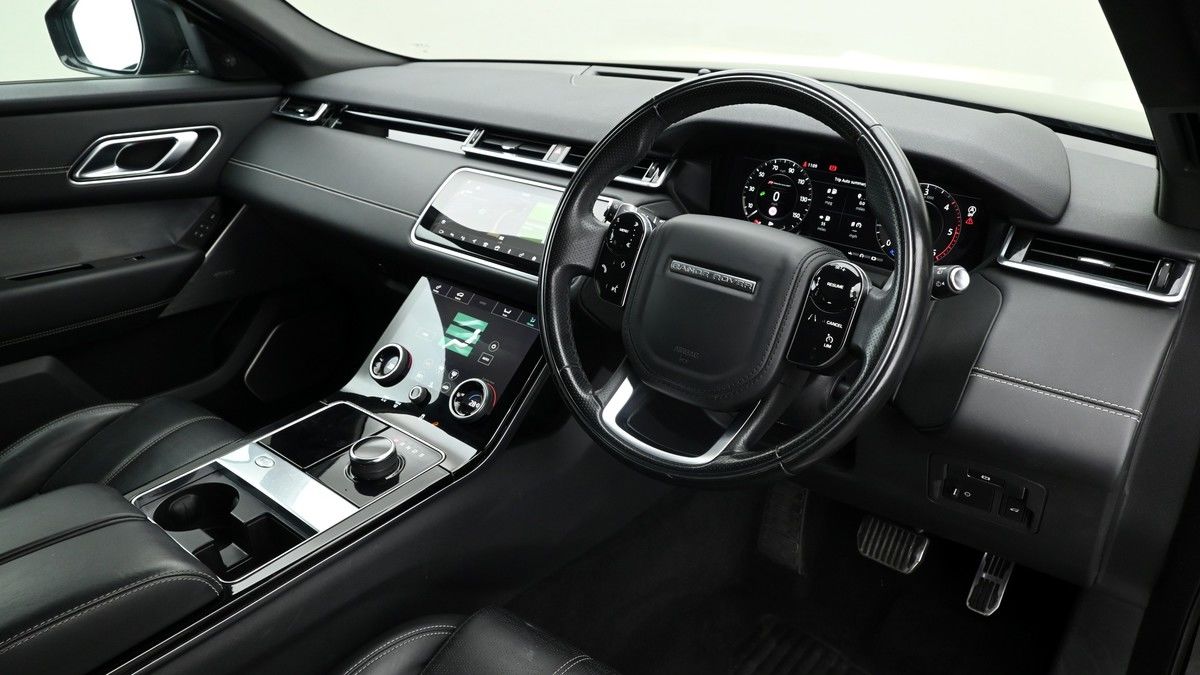 Land Rover Range Rover Velar Image 2
