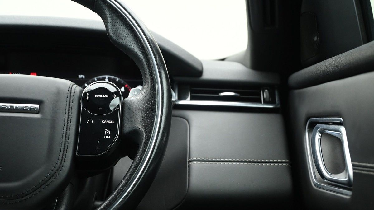 Land Rover Range Rover Velar Image 15