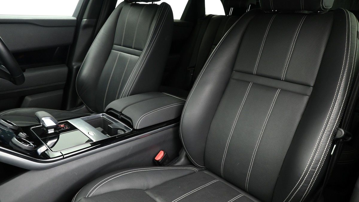 Land Rover Range Rover Velar Image 4