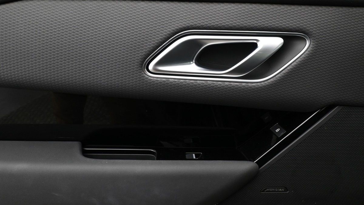 Land Rover Range Rover Velar Image 13