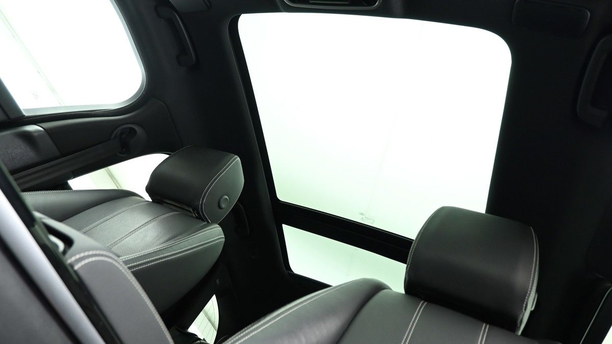 Land Rover Range Rover Velar Image 2